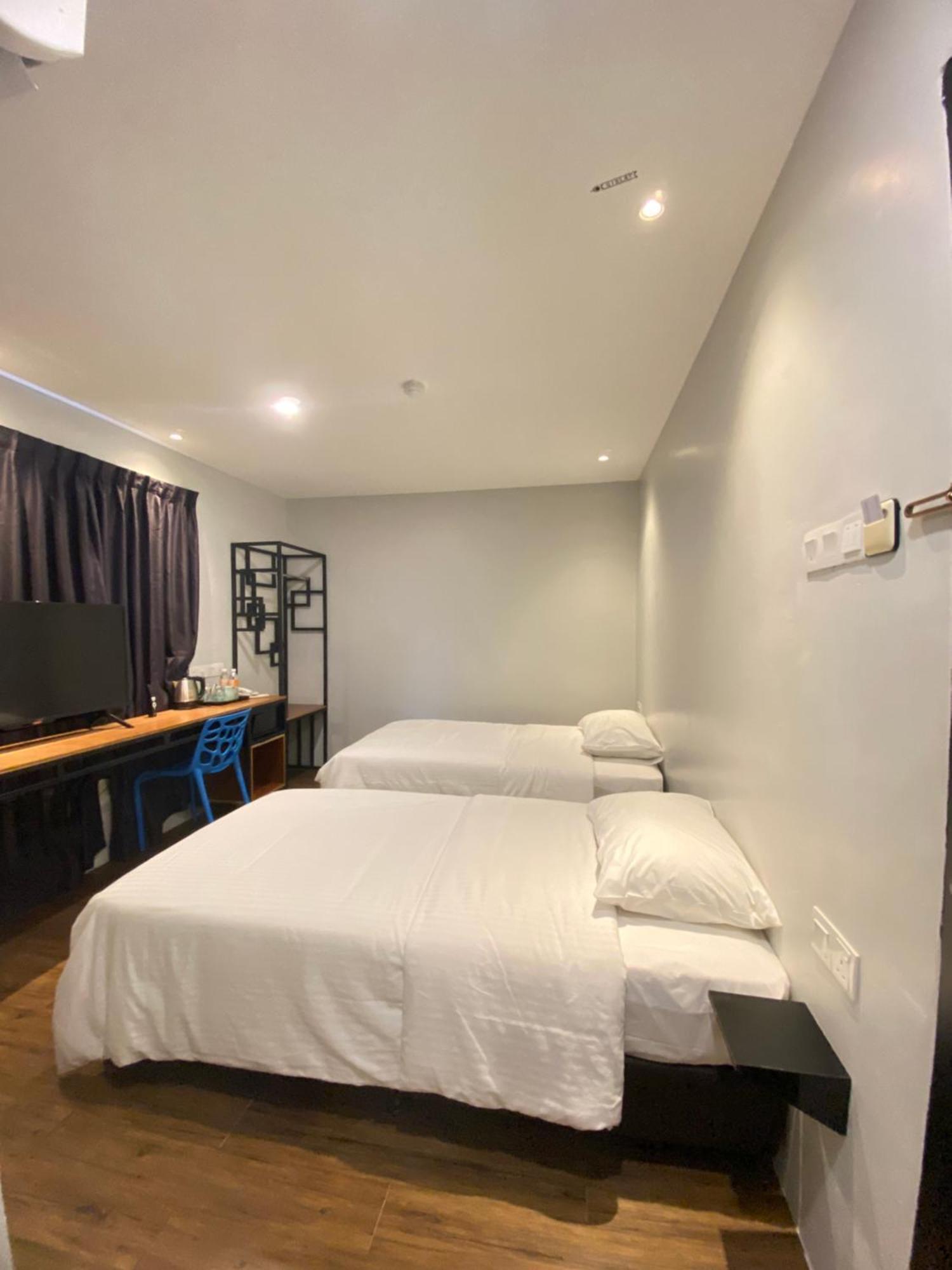 Super 8 Hotel Алор Сетар Екстериор снимка