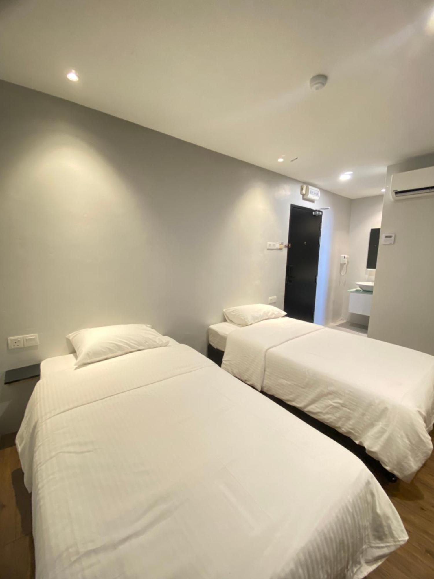 Super 8 Hotel Алор Сетар Екстериор снимка