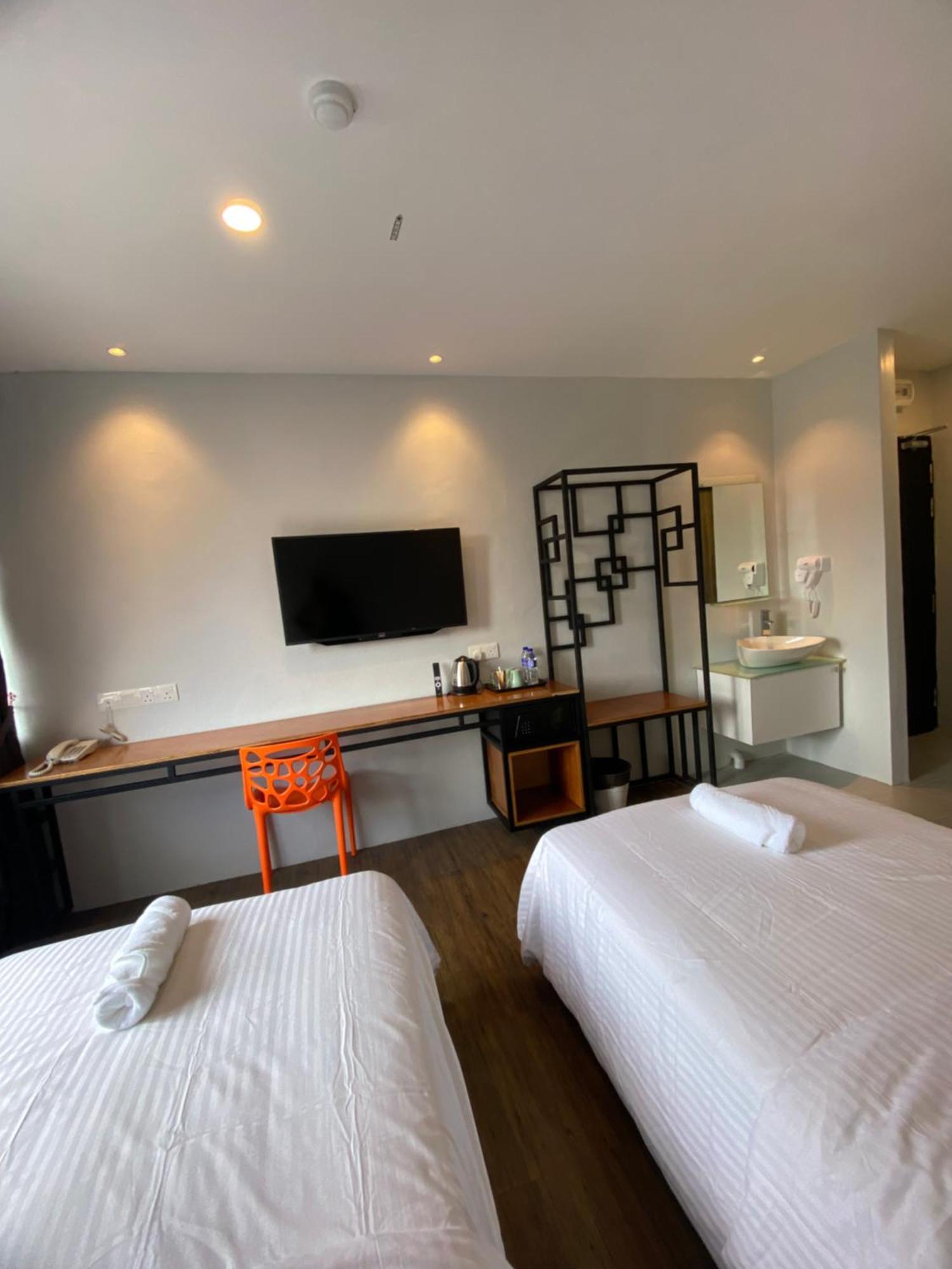 Super 8 Hotel Алор Сетар Екстериор снимка